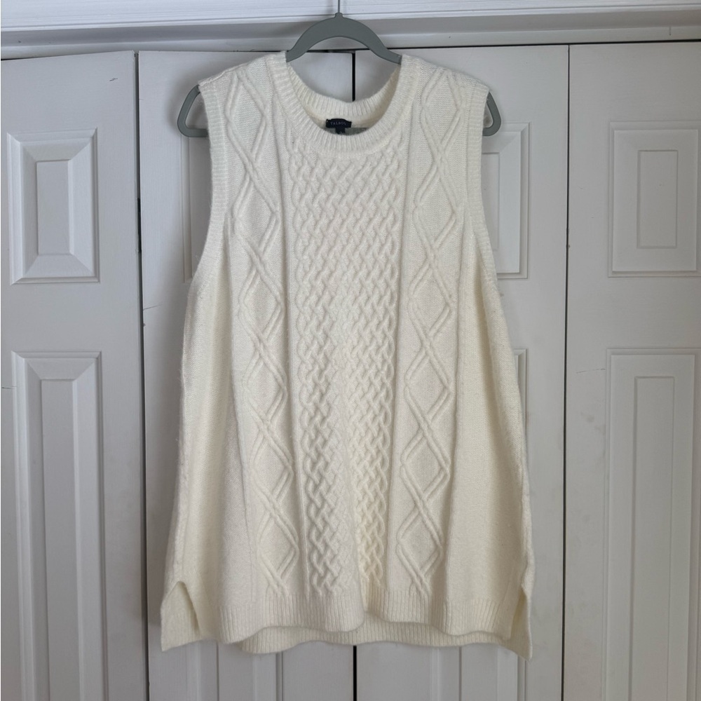 TALBOTS Women’s Elegant CREAM Cable Knit Sweater Vest Feminine Modern Size Large